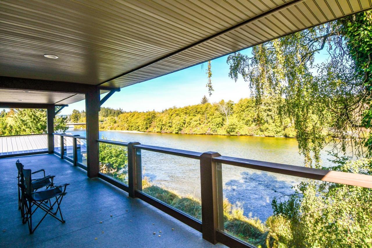 Chateau Riverside Campbell River Bagian luar foto